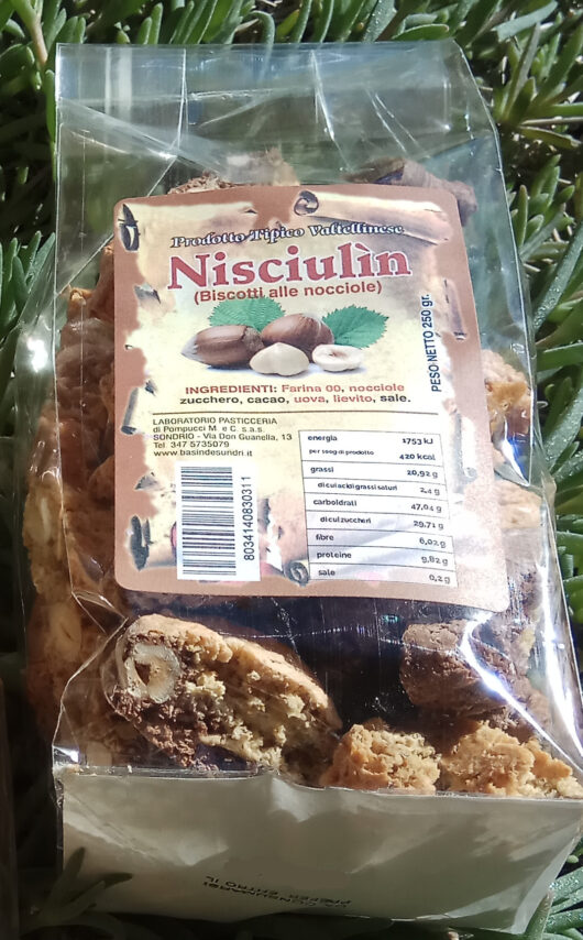Biscotti cantuccini alle nocciole